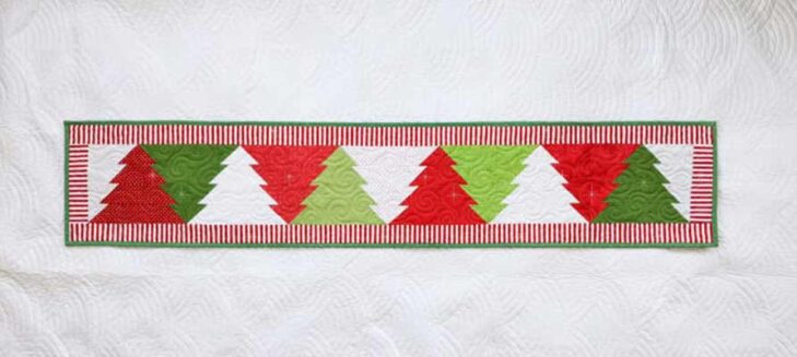 Christmas Table Runner Patterns ⋆ Hello Sewing