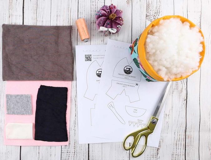 Among Us Imposter Plush Pattern And VIDEO Tutorial ⋆ Hello Sewing