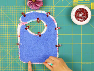 How To Make A Baby Bib - With Free Baby Bib Pattern ⋆ Hello Sewing