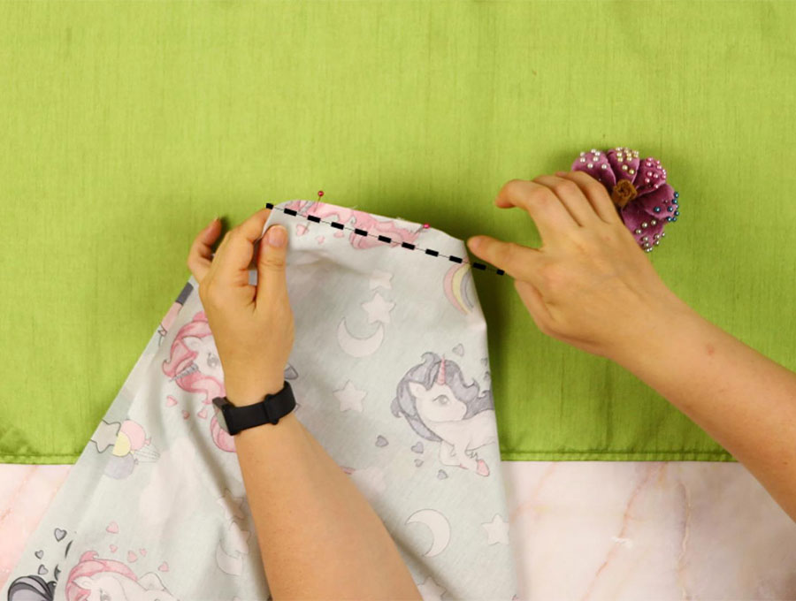 sew the corners of the baby crib sheet