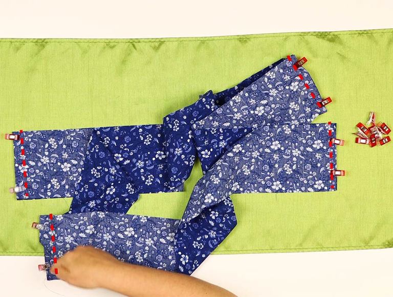 Reversible DIY Bath Mat Out Of (Old) Towels With A Twist ⋆ Hello Sewing