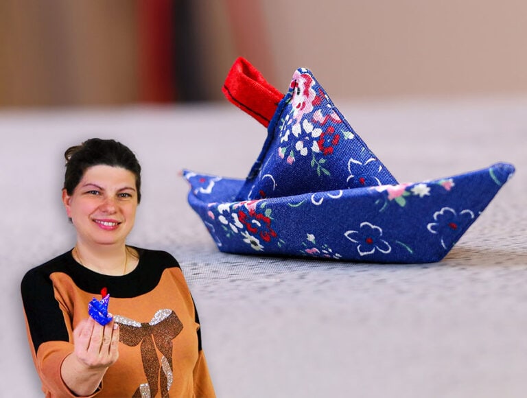 DIY Boat Keychain // Turn Tiny Fabric Scraps into Adorable Fabric Boats