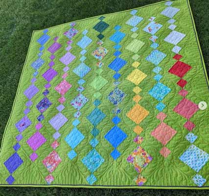 Chandelier quilt with green base