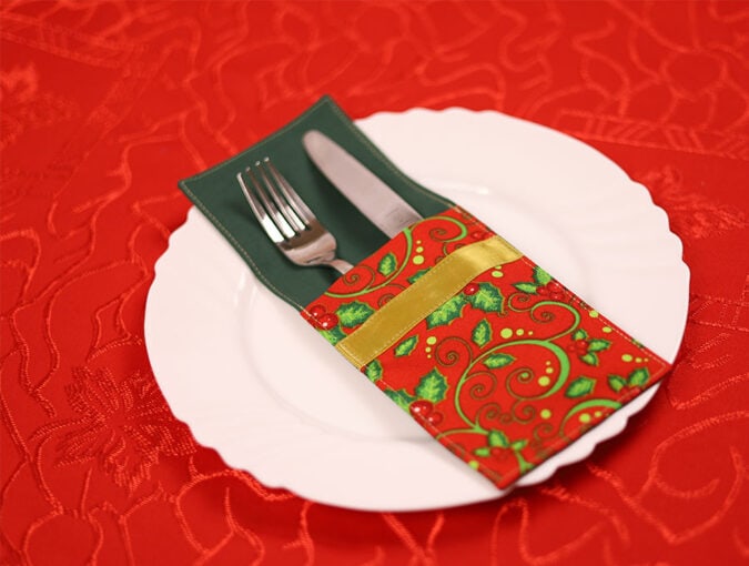 DIY Christmas Cutlery Holder With Free Pattern [Christmas Cutlery