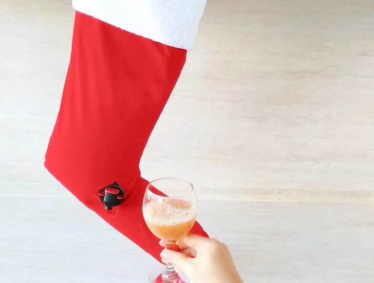 Christmas Stocking Wine Dispenser DIY A Fun Handmade Gift ⋆ Hello Sewing