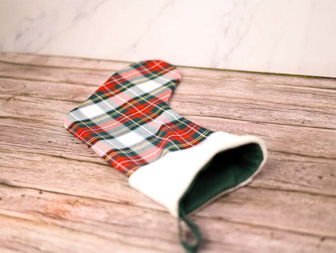 How To Sew A Christmas Stocking [VIDEO] + FREE Pattern In 2 Sizes ⋆