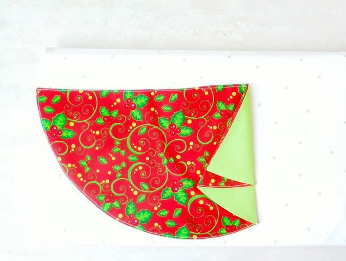 DIY Christmas Tree Napkins Tutorial And FREE Pattern ⋆ Hello Sewing