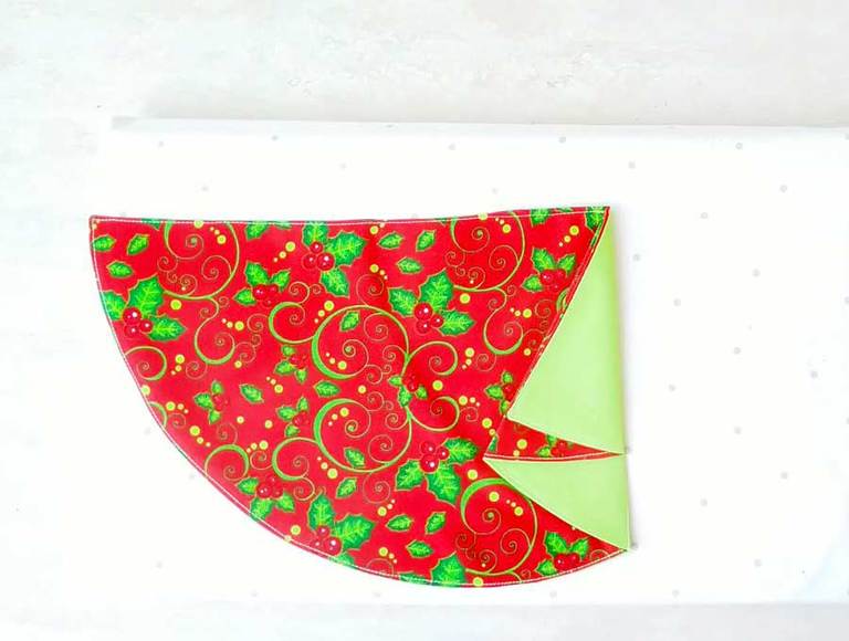 DIY Christmas Tree Napkins Tutorial And FREE Pattern ⋆ Hello Sewing
