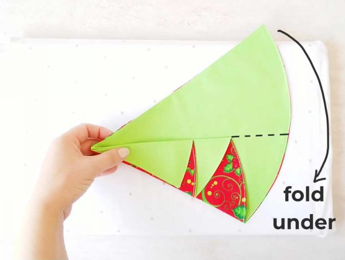 DIY Christmas Tree Napkins Tutorial And FREE Pattern ⋆ Hello Sewing