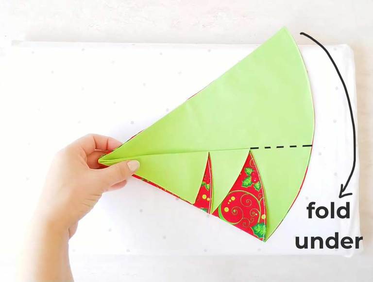 DIY Christmas Tree Napkins Tutorial And FREE Pattern ⋆ Hello Sewing