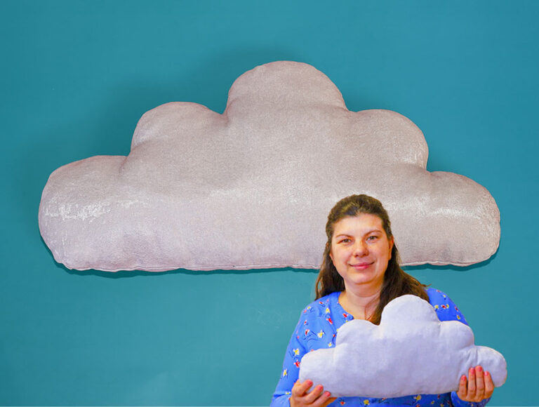 DIY Cloud Pillow // Super Easy Cloud Pillow Pattern – great for Home or Nursery Decor