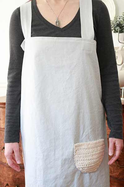 Simple Crossback apron out of 1 yard of fabric