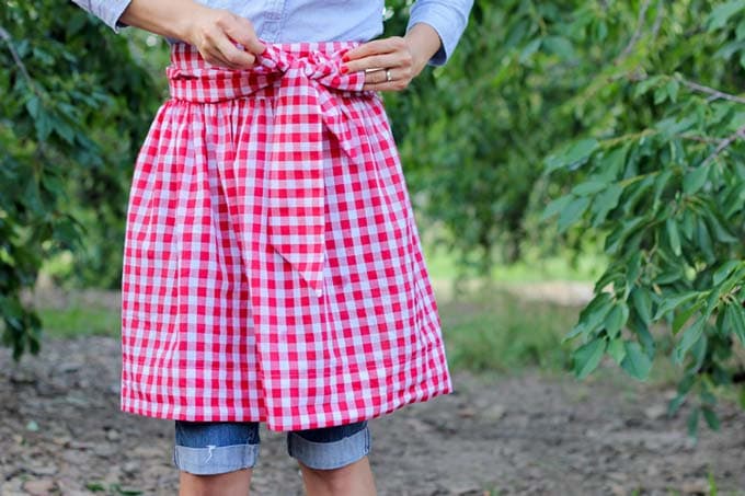 How To Sew a Gathered Half Apron  Simple Beginner Sewing Tutorial