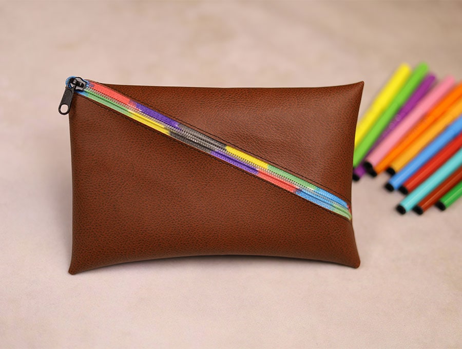 DIY Diagonal Zipper Pouch With Just 2 Seams (so Easy!) ⋆ Hello Sewing