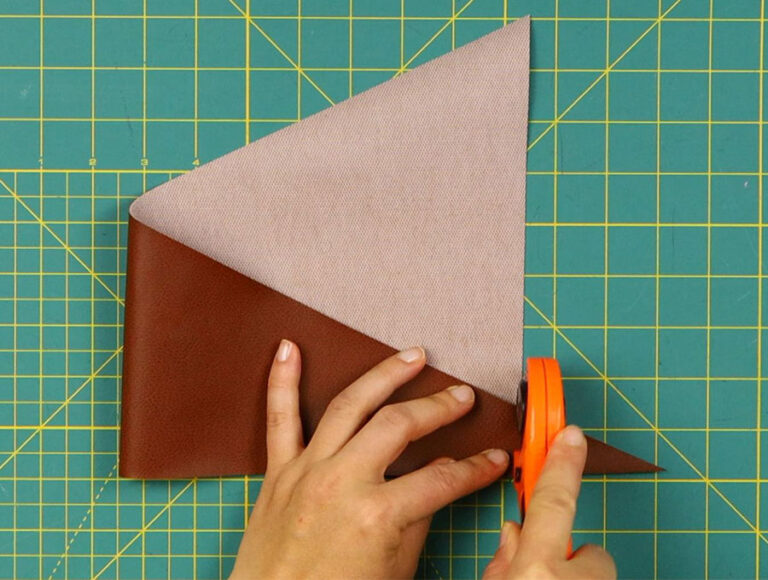 DIY Diagonal Zipper Pouch With Just 2 Seams (so Easy!) ⋆ Hello Sewing