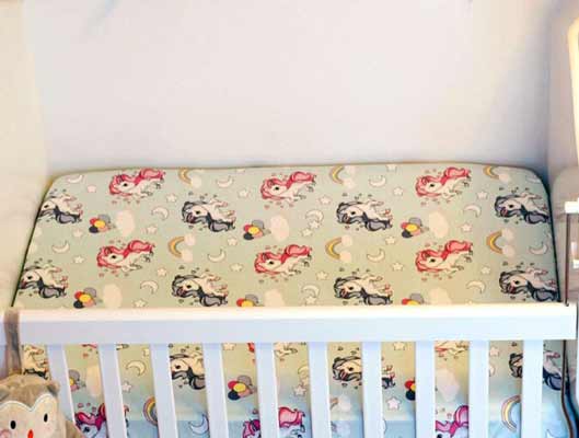 Fitted crib sheet