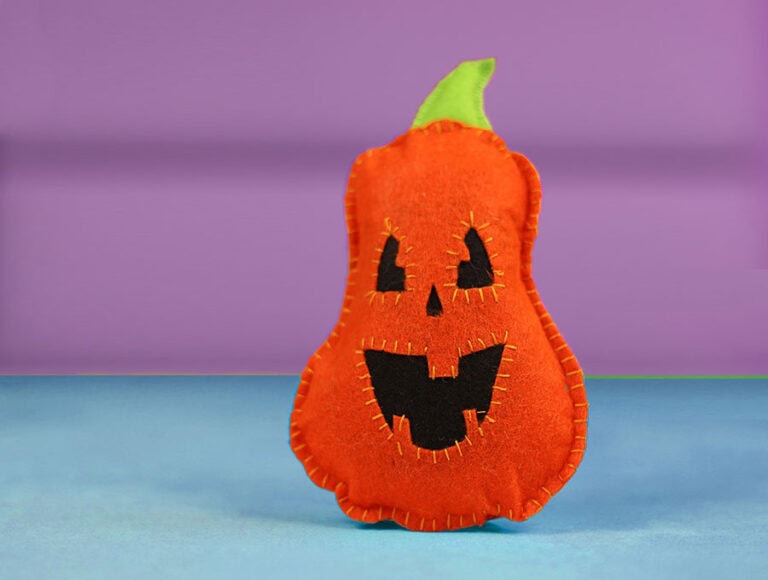 DIY Felt Pumpkin (with a Free Pattern) [VIDEO]