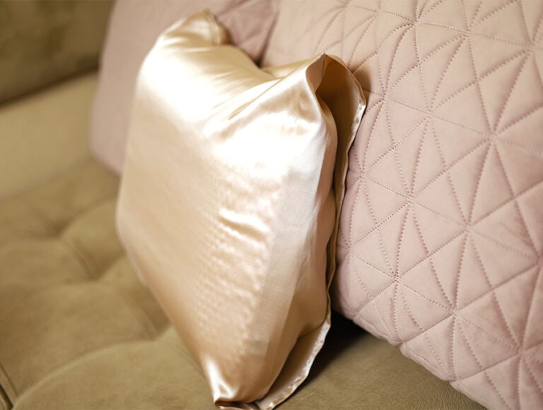 DIY Satin Or Silk Pillowcase With A Flap / How To Make A Real Silk