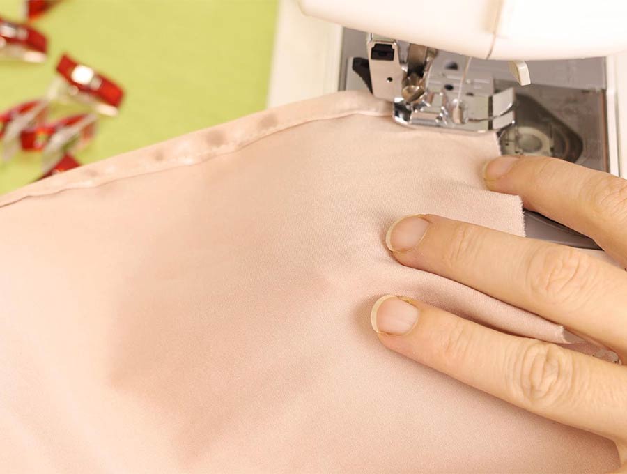 hemming the sides of the diy silk pillowcase