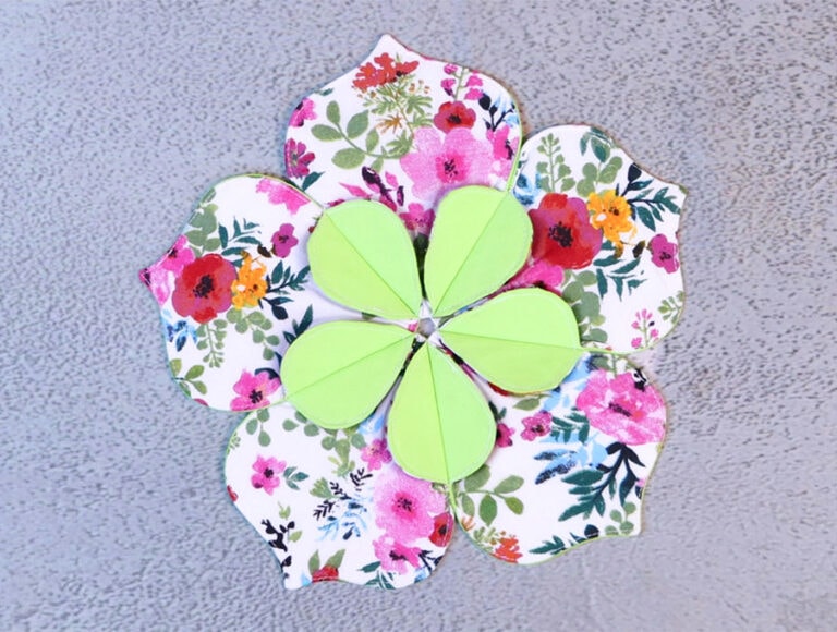 DIY Spring flower table topper or placemat [Pattern + VIDEO]