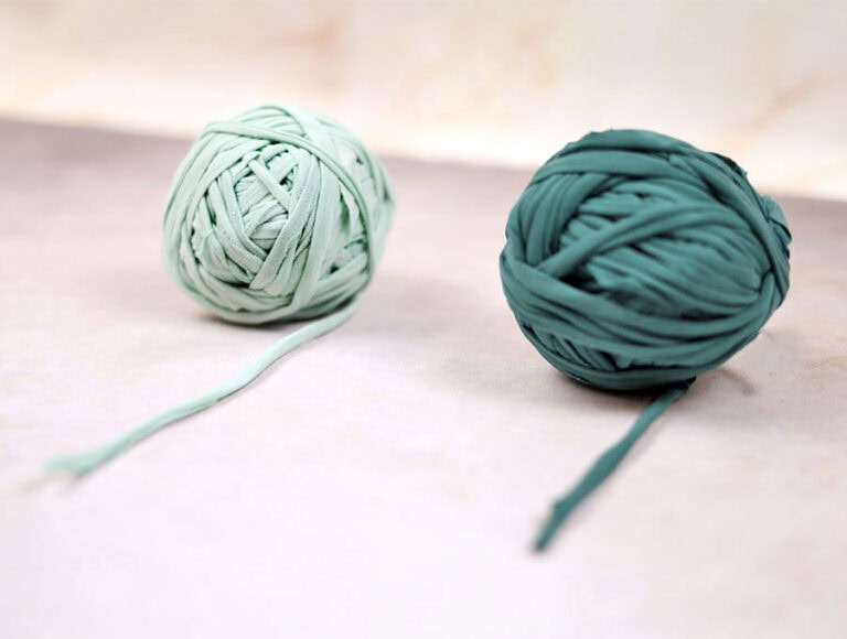 How to Make T-shirt Yarn Using the Entire Shirt in a Continuous Strand