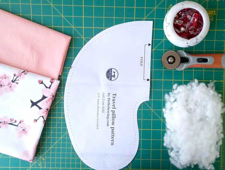 DIY Travel Pillow Neck Pillow Pattern + VIDEO Tutorial ⋆ Hello Sewing