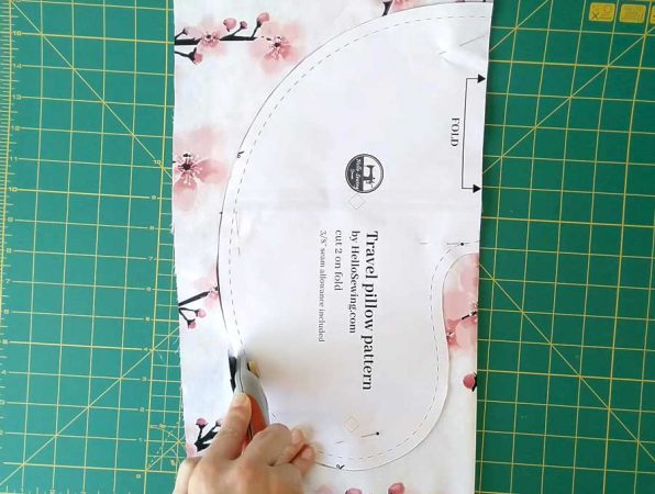 DIY Travel Pillow | Neck Pillow Pattern + VIDEO Tutorial ⋆ Hello Sewing