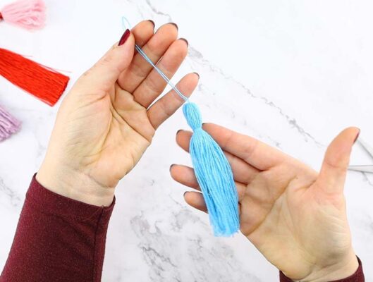 How To Make Tassels // DIY Tassel Out Of YARN Or Embroidery Thread ⋆ ...