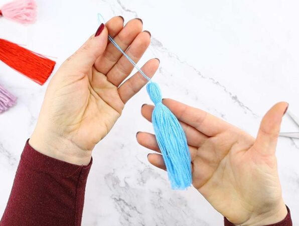 How To Make Tassels // DIY Tassel Out Of YARN Or Embroidery Thread ⋆ ...