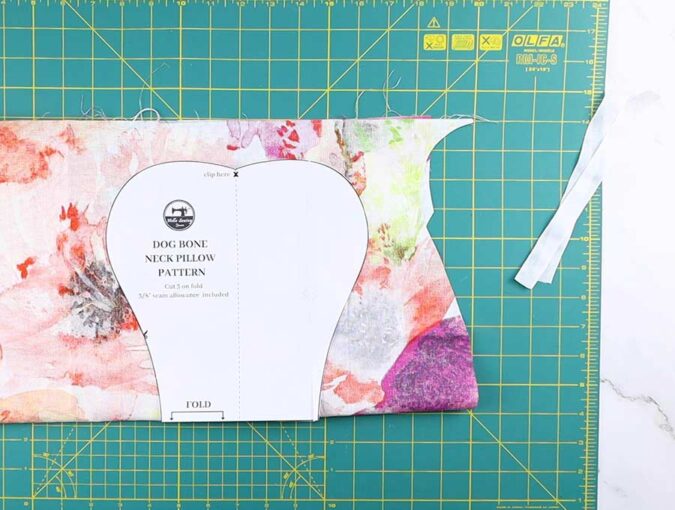 DIY Dog Bone Pillow Pattern Headrest Pillow Tutorial (VIDEO) ⋆ Hello