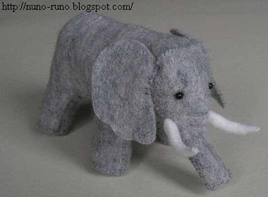 Small felt stuffed elephant (6cm)