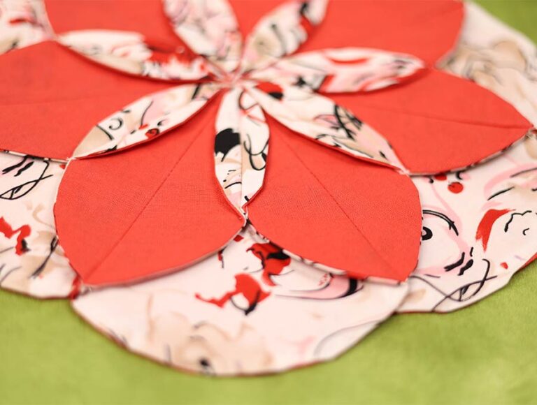 DIY Folded Flower Table Topper, Mug Rug, Centerpiece Or Placemat ⋆ Hello Sewing