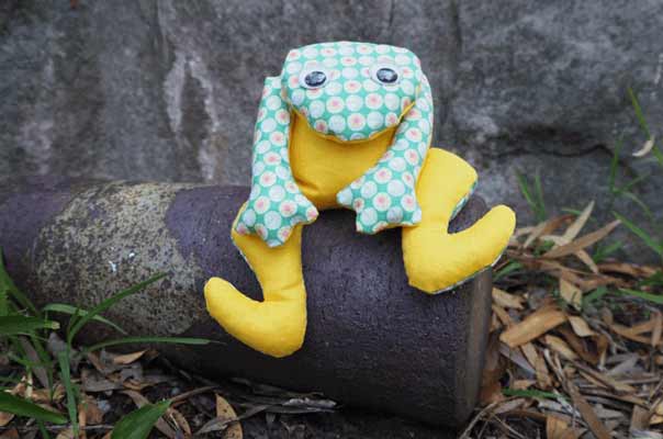 Free frog softie pattern – perfect for kids