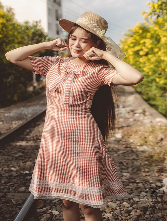 incorporating gingham in summer wardrobe