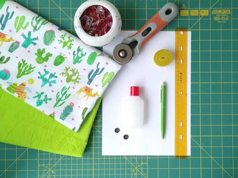 DIY Hand Sanitizer Holder Free Pattern + VIDEO Tutorial ⋆ Hello Sewing