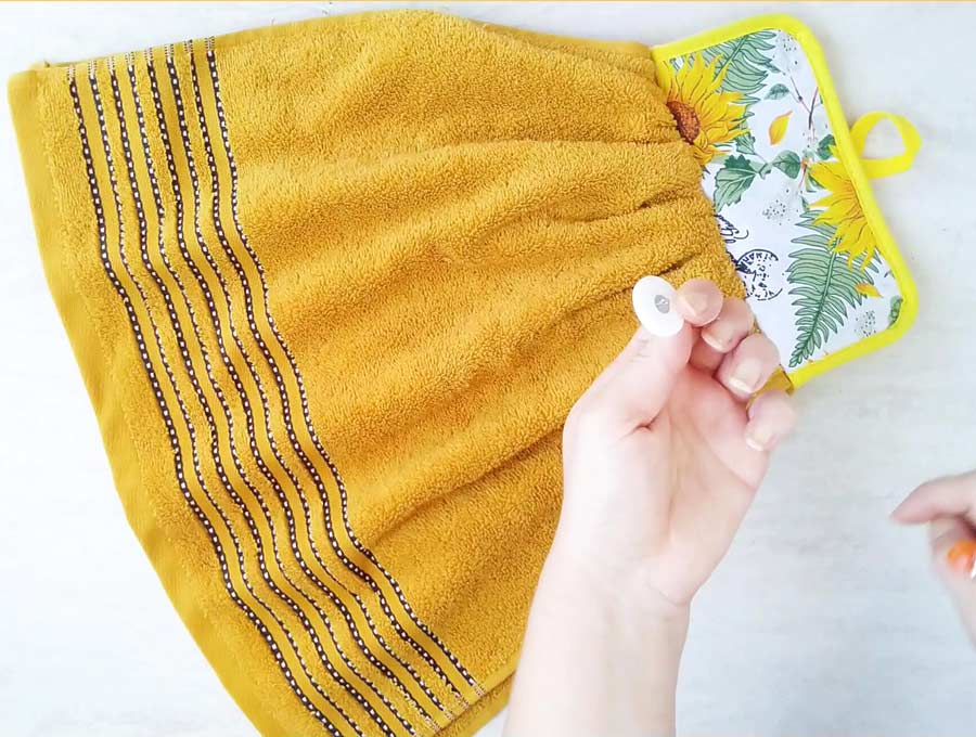 How To Make Hanging Kitchen Towels (2 Ways - Gathered Or Folded