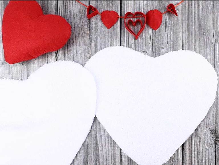 How To Make A Heart Pillow VIDEO And FREE Pattern ⋆ Hello Sewing