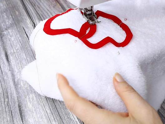 How To Make A Heart Pillow - VIDEO And FREE Pattern ⋆ Hello Sewing