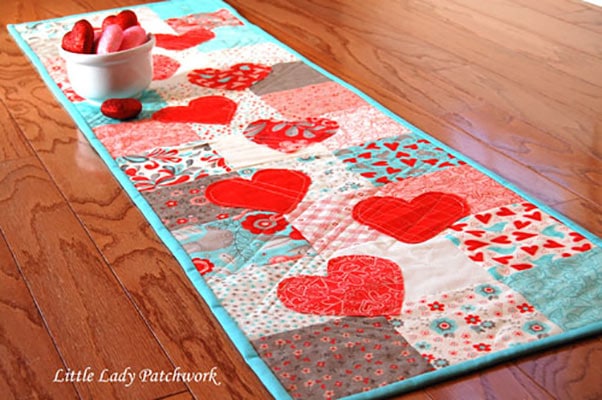 valentine's day table runner pattern