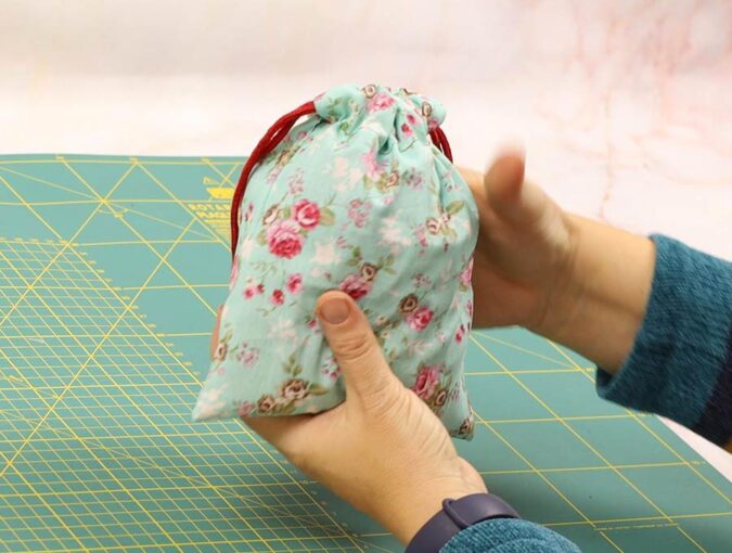 How To Make A Drawstring Bag // DIY Drawstring Bag In 10 Minutes ⋆ ...