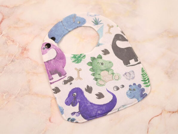 How To Make A Baby Bib - With FREE Baby Bib Pattern ⋆ Hello Sewing