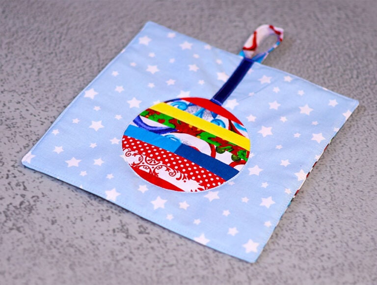 Quilted Christmas Bauble Ornament Potholder [VIDEO + PDF pattern]