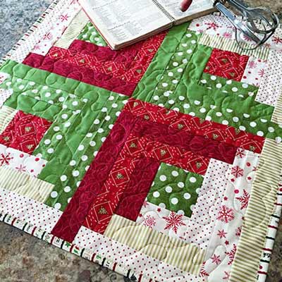 Christmas log cabin quilt topper