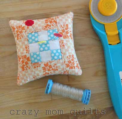 Mini 9 patch pin cushion tutorial