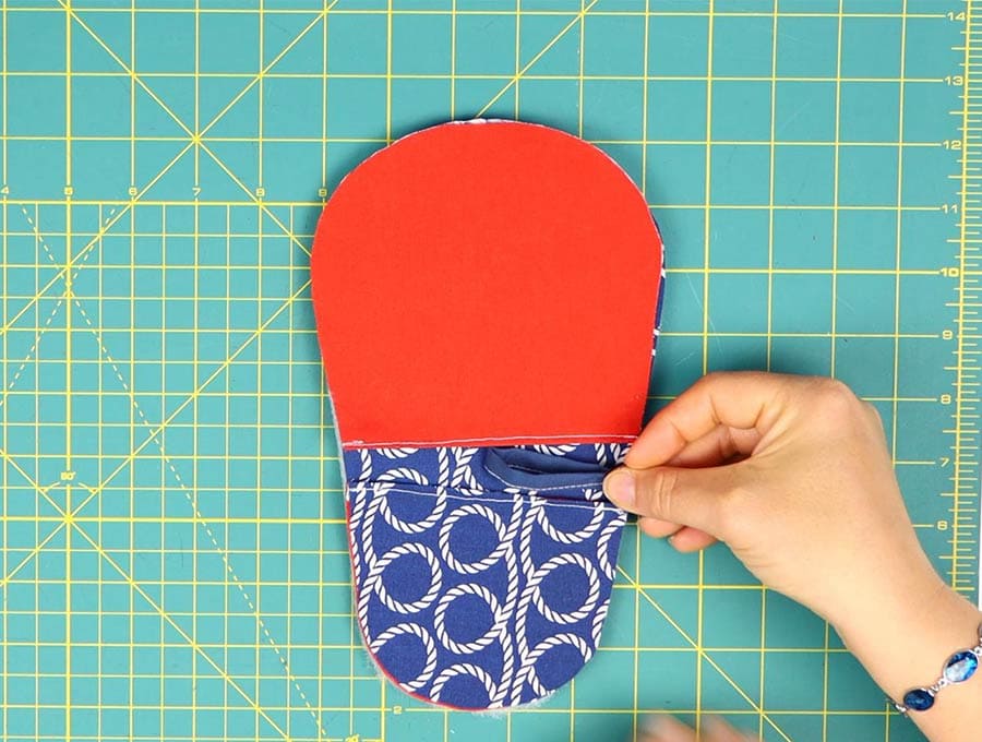 stacking the fabrics for the mini oven mitt