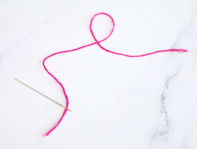 How To Thread A Needle And Tie A Knot ⋆ Hello Sewing