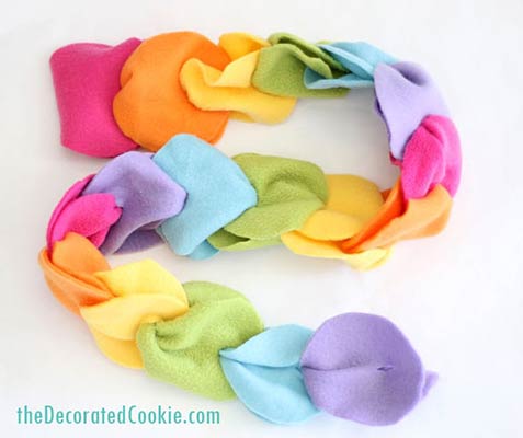 felt rainbow scarf tutorial
