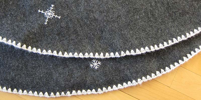 snowflake chstimas tree skirt