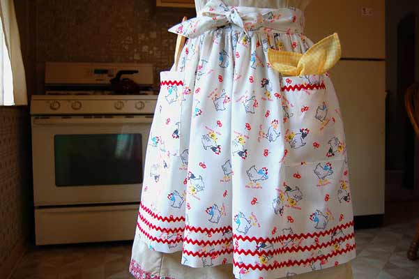 Sew a classic apron :: Vintage-style sewing pattern :: allaboutyou.com