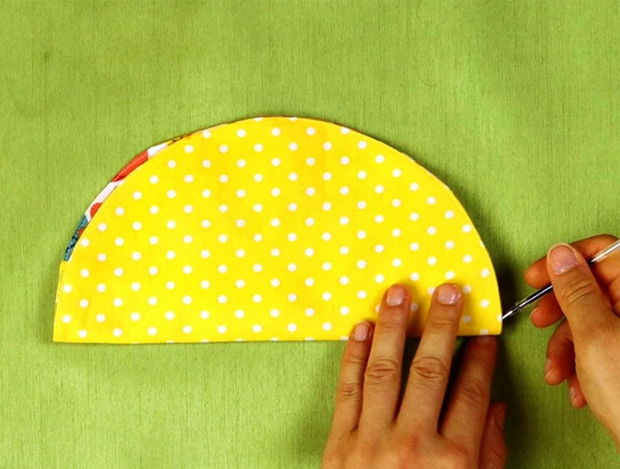 marking the darts of the  round fabric trinket tray